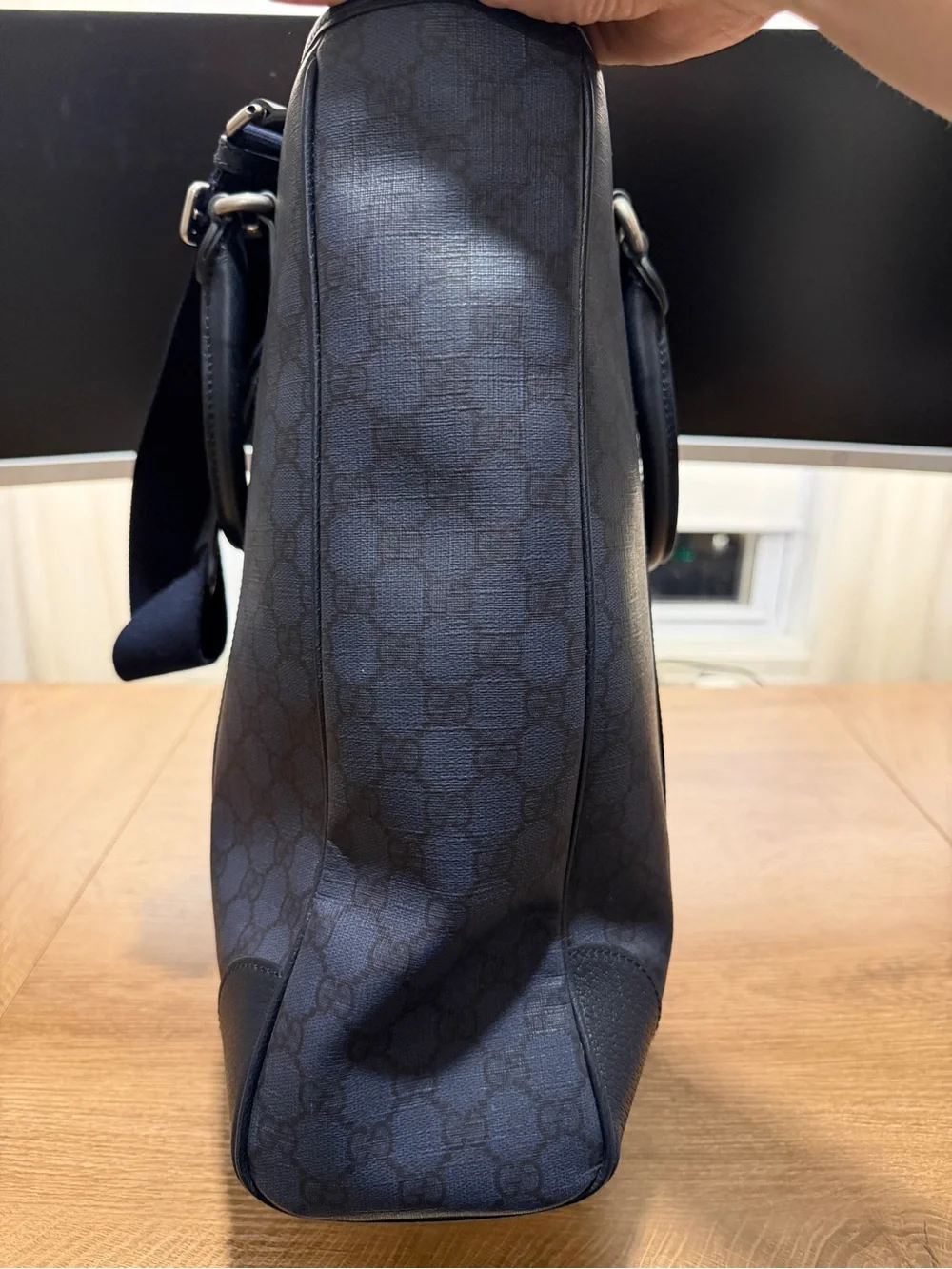 Authentic Gucci GG Supreme Canvas Tote in Navy/Black – Mint Condition